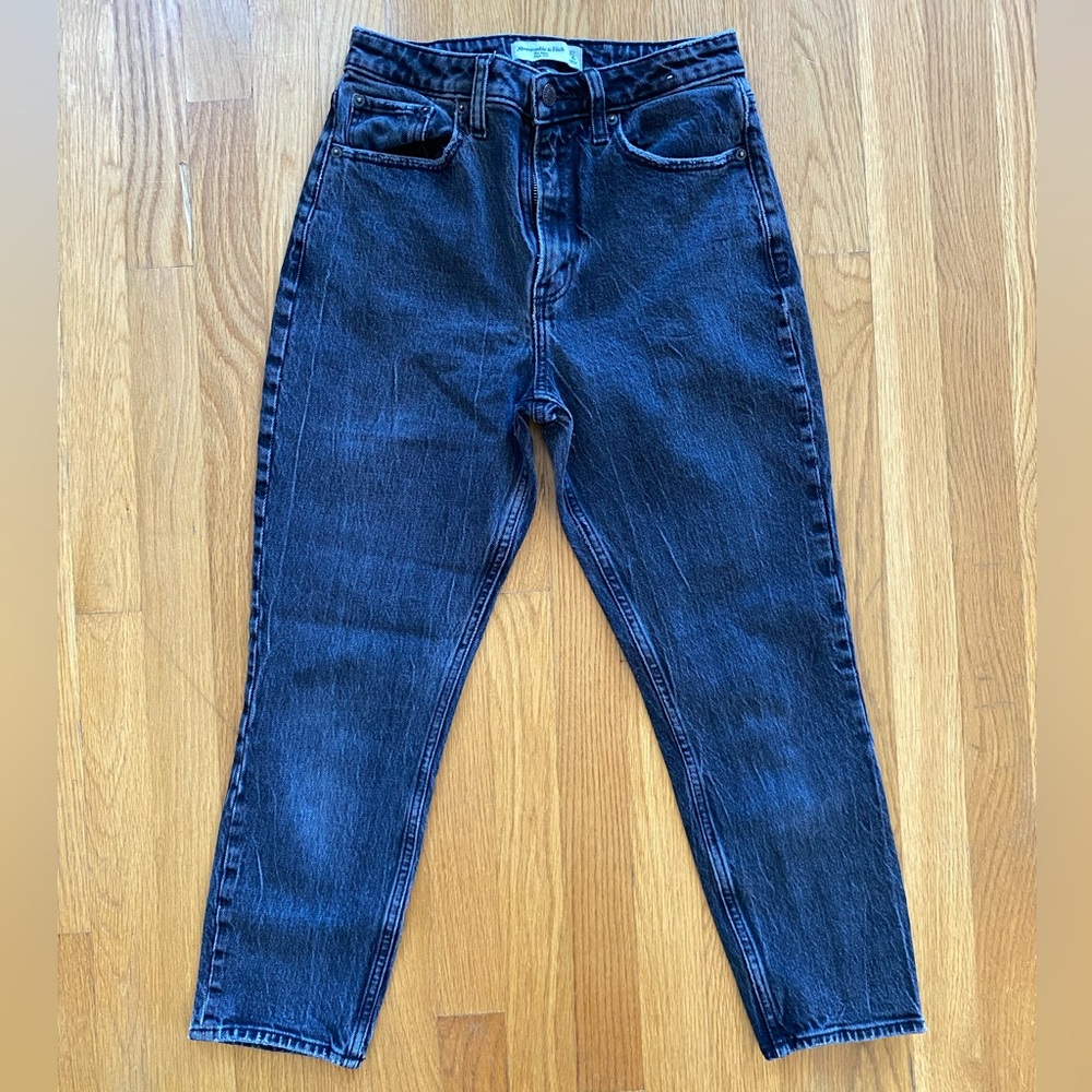 Women’s Abercrombie The Mom High Rise Jeans size 27/4s